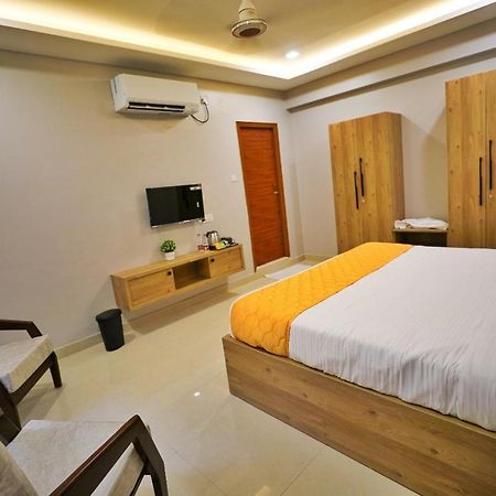 Hotel Ceasta, Beside Us Consulate Hyderabad, Gachibowli Gundipet Eksteriør billede