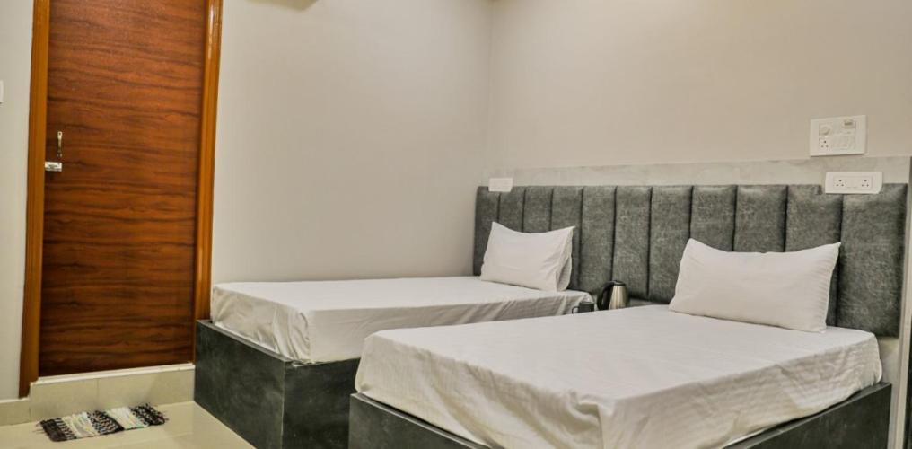 Hotel Ceasta, Beside Us Consulate Hyderabad, Gachibowli Gundipet Eksteriør billede