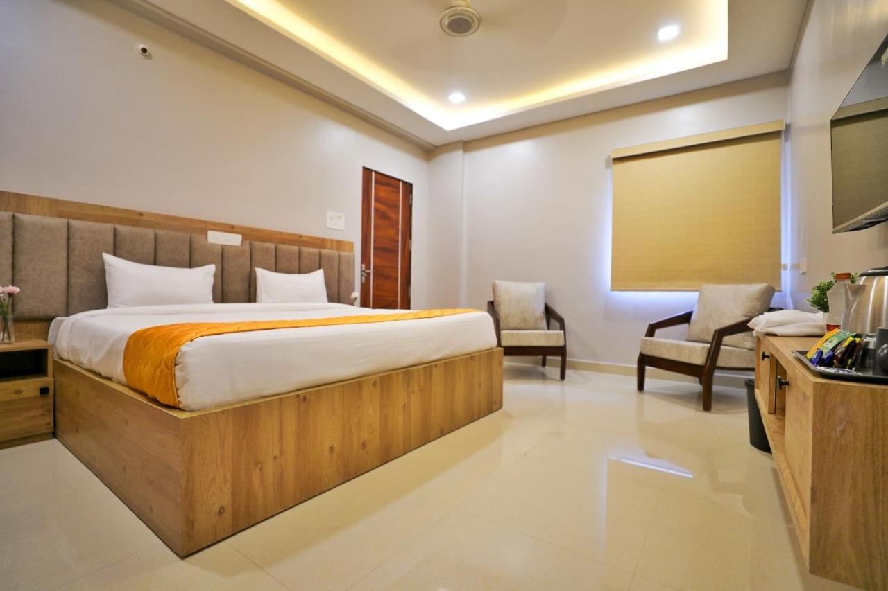 Hotel Ceasta, Beside Us Consulate Hyderabad, Gachibowli Gundipet Eksteriør billede