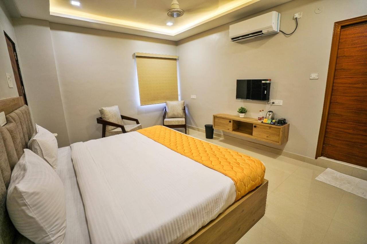 Hotel Ceasta, Beside Us Consulate Hyderabad, Gachibowli Gundipet Eksteriør billede