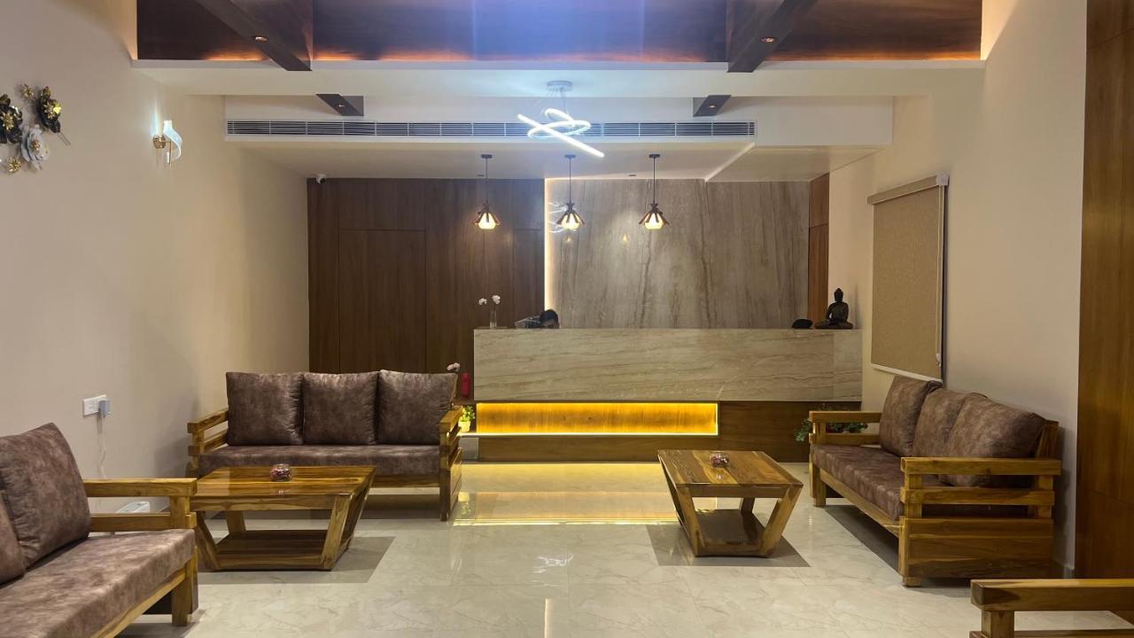 Hotel Ceasta, Beside Us Consulate Hyderabad, Gachibowli Gundipet Eksteriør billede