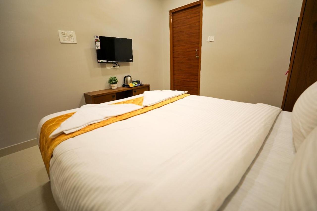 Hotel Ceasta, Beside Us Consulate Hyderabad, Gachibowli Gundipet Eksteriør billede