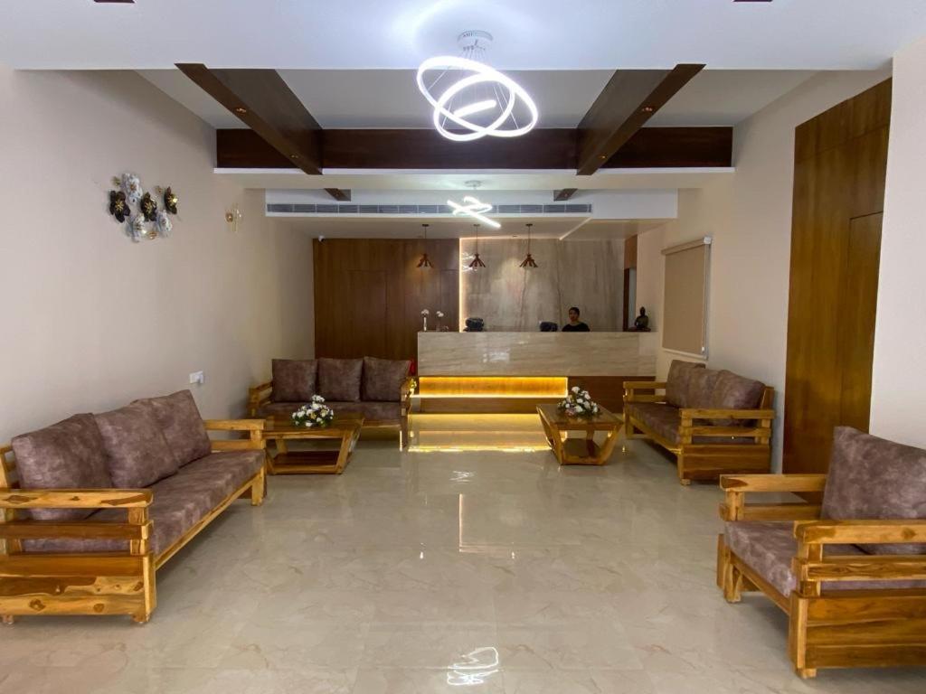 Hotel Ceasta, Beside Us Consulate Hyderabad, Gachibowli Gundipet Eksteriør billede