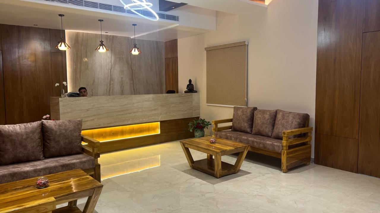 Hotel Ceasta, Beside Us Consulate Hyderabad, Gachibowli Gundipet Eksteriør billede